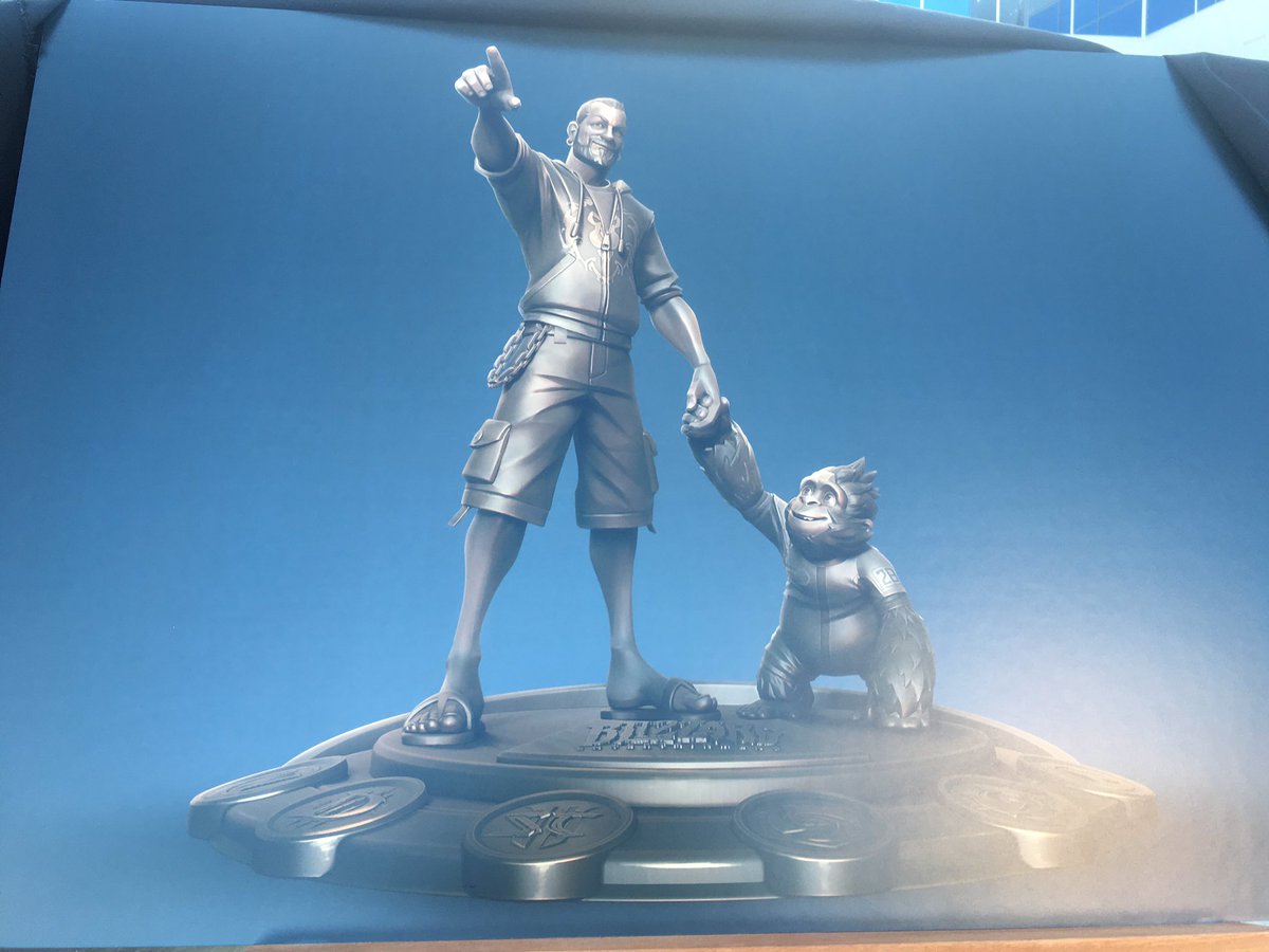 statue