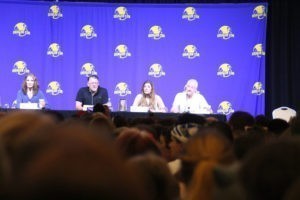 Guests from the TNG panel take questions.