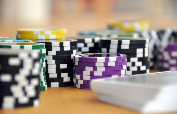 What are the key factors to consider when playing online casino