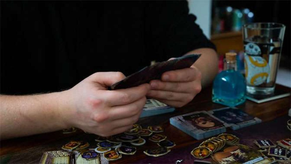 Card-Board-Game-Upsplash-Adart