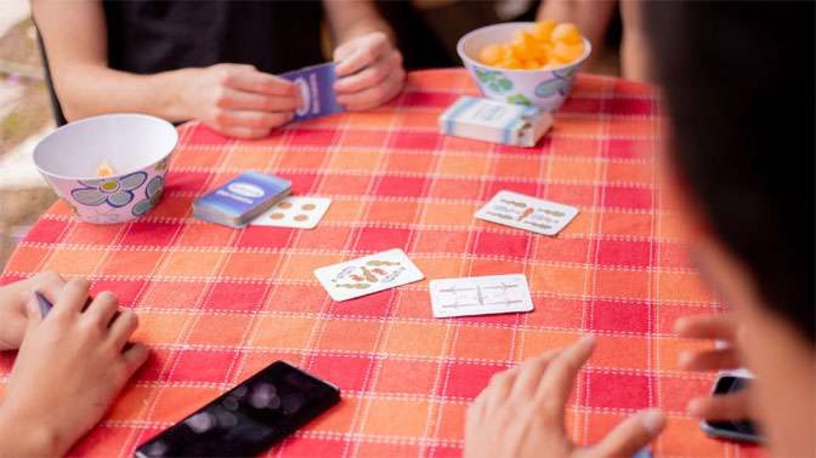Fam-Cards-Unsplash-AdArt