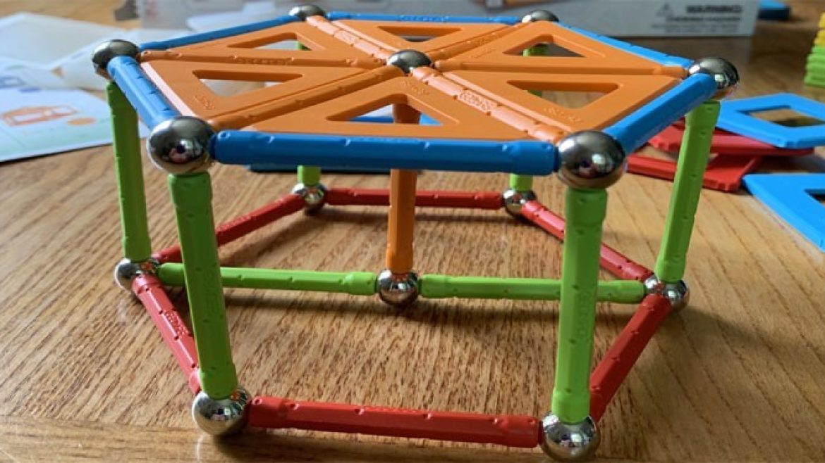 GeoMag-Color-FEATURE