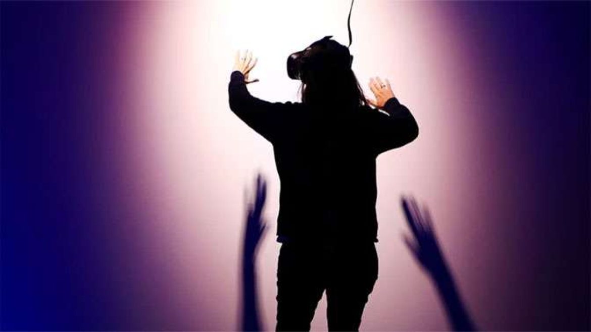 VR-Headset-Upsplash-AdArt