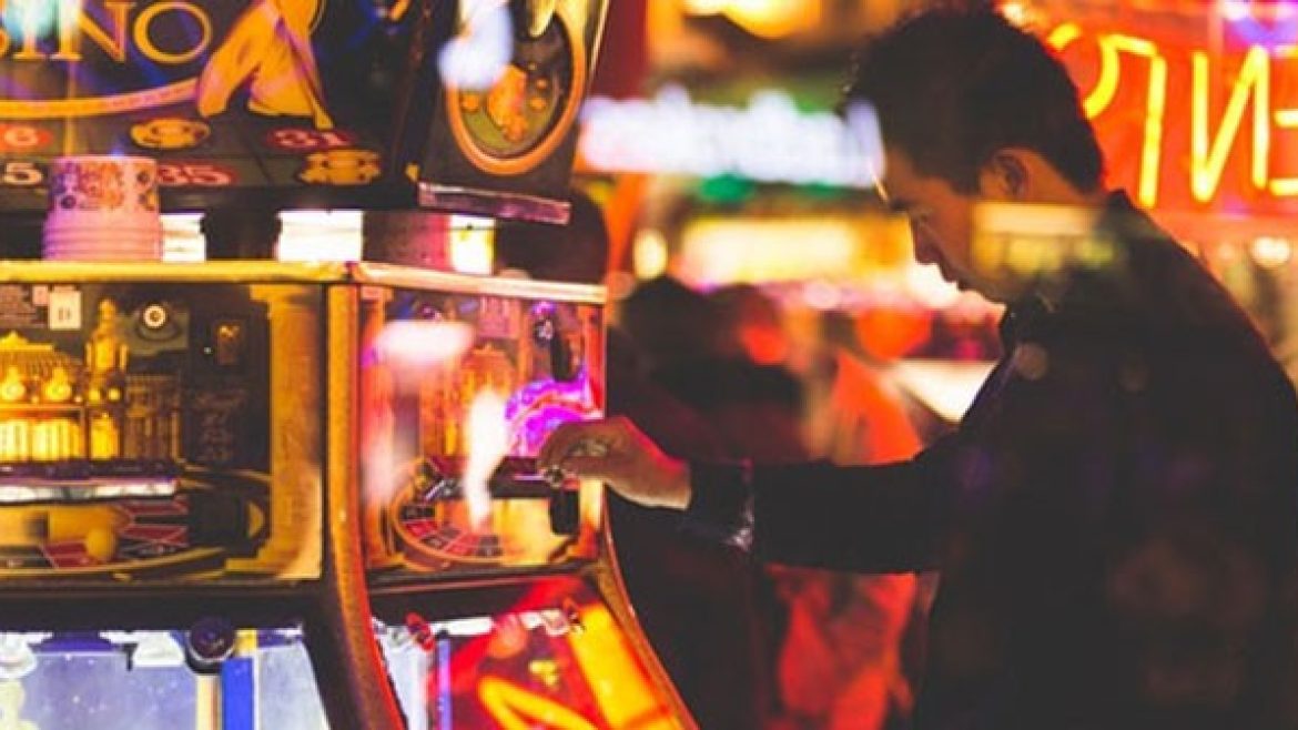 VegasCasino-Playing-FEATURE